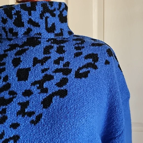 SHEIN Blue Leopard Print Turtleneck Sweater - Picture 6 of 6